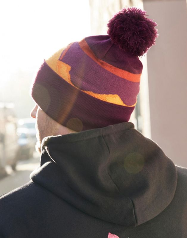 MOUNTAIN PEAKS POM POM