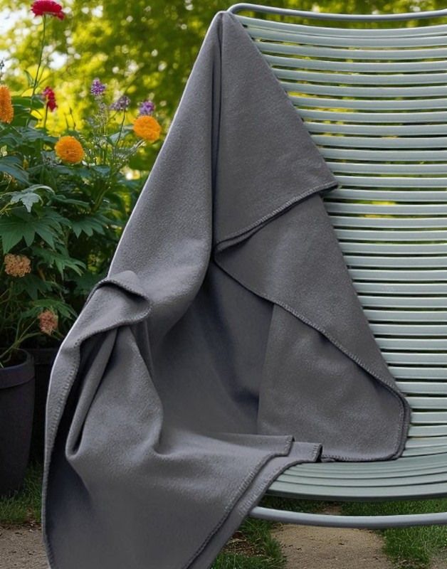 COUVERTURE EN POLAIRE RECYCLÉE