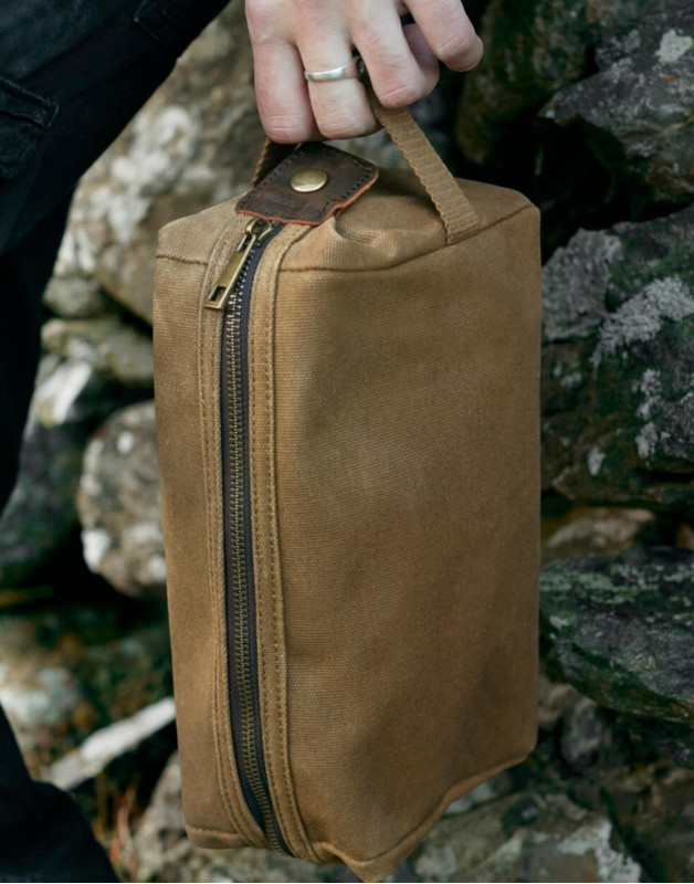 TROUSSE DE TOILETTE EN TOILE CIRÉEQD651Quadra