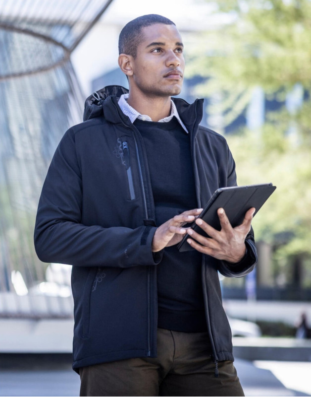 SOFTSHELL À CAPUCHE DOUBLÉTRA660Regatta Professional